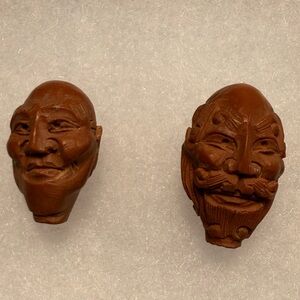 Chinese Carved Hediao Nut Wood Immortals God Mans Face Bead (set of 2)